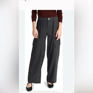 Vince flannel charcoal wide leg cargo. In excellent condition. Size 4
